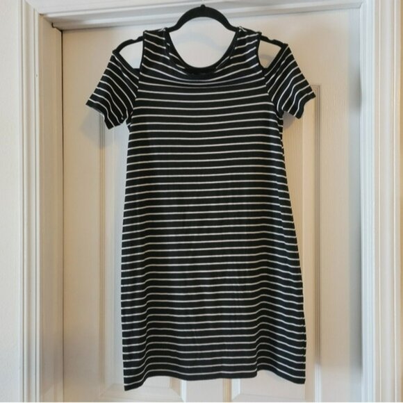 WHBM Casual Dress Striped Black White Knit Shift Medium Cutout Cold Shoulder - Picture 4 of 8